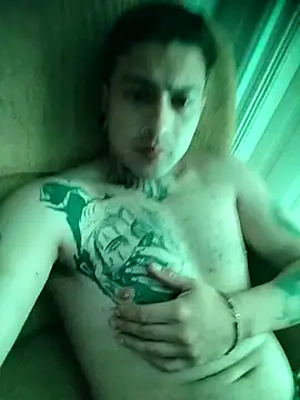 Snapshot of Links013 chatting on 10-17-25, 03:42 Links013 online show from 10-17-25, 03:42