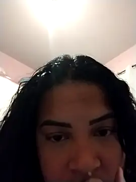 Snapshot of Yse_Morena chatting on 10-17-25, 05:10 Yse Morena online show from 10-17-25, 05:10