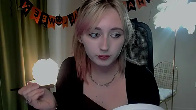 ScarlettScril online show from 10-31-25, 06:47