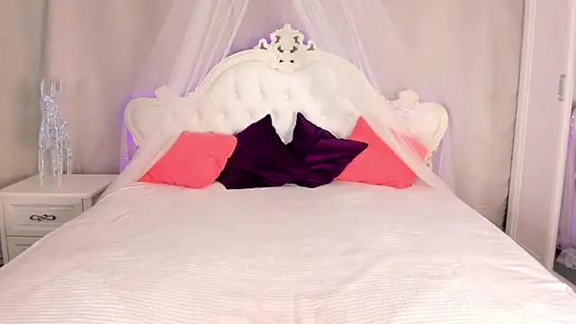 Snapshot of AlessaKiss chatting on 02-13-26, 08:43 AlessaKiss online show from 02-13-26, 08:43