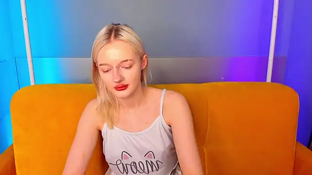 Snapshot of AlessaKiss chatting on 03-06-26, 09:06 AlessaKiss online show from 03-06-26, 09:06