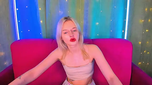 Snapshot of AlessaKiss chatting on 03-08-26, 02:15 AlessaKiss online show from 03-08-26, 02:15