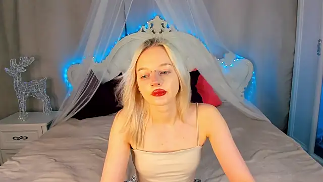 Snapshot of AlessaKiss chatting on 03-14-26, 02:17 AlessaKiss online show from 03-14-26, 02:17