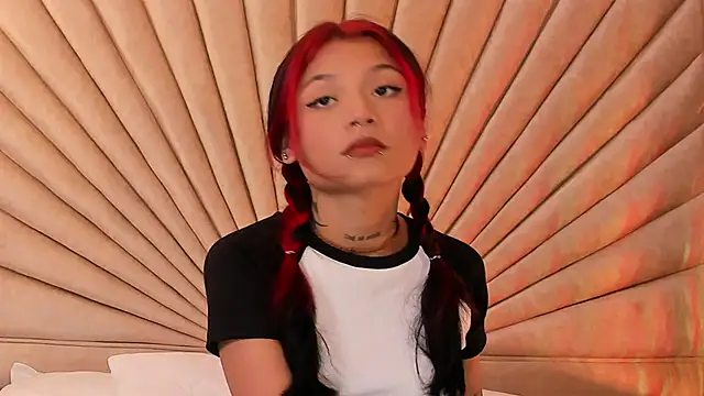 Snapshot of Emma_duff chatting on 10-28-25, 12:09 Emma duff online show from 10-28-25, 12:09