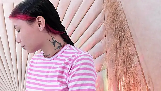 Snapshot of Emma_duff chatting on 10-29-25, 12:29 Emma duff online show from 10-29-25, 12:29