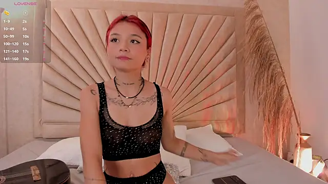 Snapshot of Emma_duff chatting on 11-11-25, 12:16 Emma duff online show from 11-11-25, 12:16