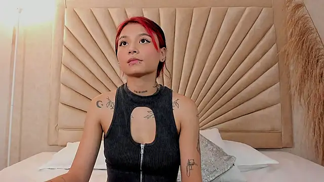 Snapshot of Emma_duff chatting on 11-19-25, 07:25 Emma duff online show from 11-19-25, 07:25