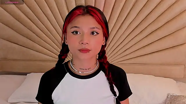 Snapshot of Emma_duff chatting on 12-02-25, 11:48 Emma duff online show from 12-02-25, 11:48