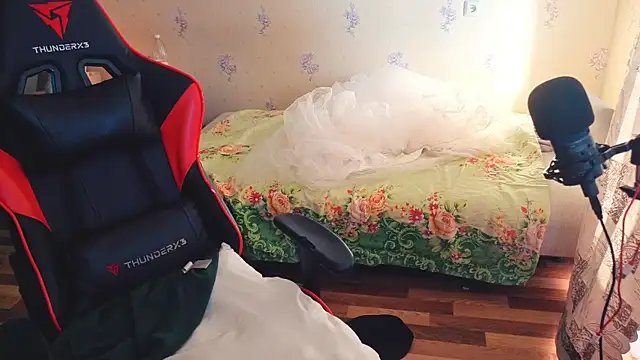 CherylVinyl online show from 02-15-26, 07:51