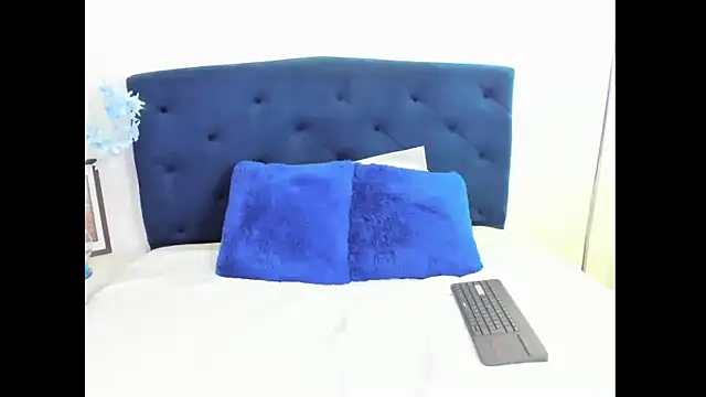 Snapshot of Scarlett_Glows1 chatting on 10-27-25, 10:58 Scarlett Glows1 online show from 10-27-25, 10:58