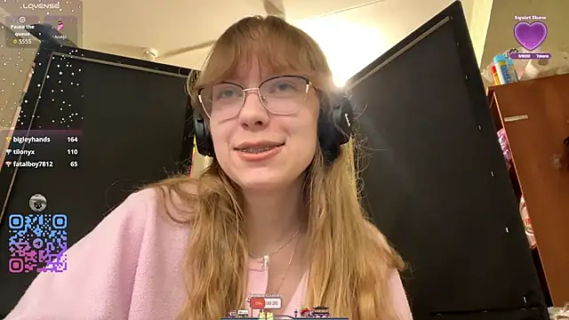 Snapshot of JuneCooper chatting on 10-17-25, 02:19 JuneCooper online show from 10-17-25, 02:19