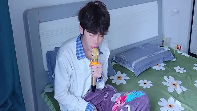 Snapshot of Stuffy-111 chatting on 10-22-25, 02:23 Stuffy-111 online show from 10-22-25, 02:23