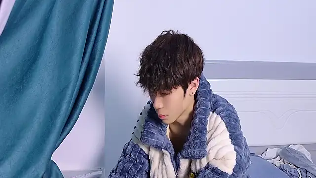 Snapshot of Stuffy-111 chatting on 10-28-25, 10:19 Stuffy-111 online show from 10-28-25, 10:19