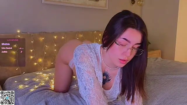 Snapshot of TinyMollys chatting on 03-20-26, 03:06 TinyMollys online show from 03-20-26, 03:06