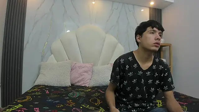 hoot booys  online show from 11-28-25, 07:49