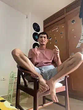 Snapshot of gsusss_feet chatting on 10-18-25, 05:46 gsusss feet online show from 10-18-25, 05:46