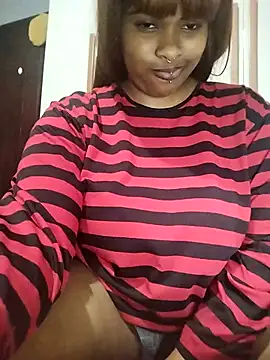 Snapshot of Raven4h chatting on 10-21-25, 01:39 Raven4h online show from 10-21-25, 01:39