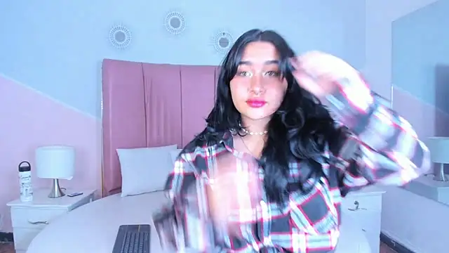 Snapshot of alahiaa_x chatting on 10-20-25, 07:36 alahiaa x online show from 10-20-25, 07:36