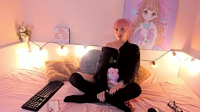 Snapshot of Strawberry_Kitty_ chatting on 10-18-25, 04:37 Strawberry Kitty online show from 10-18-25, 04:37