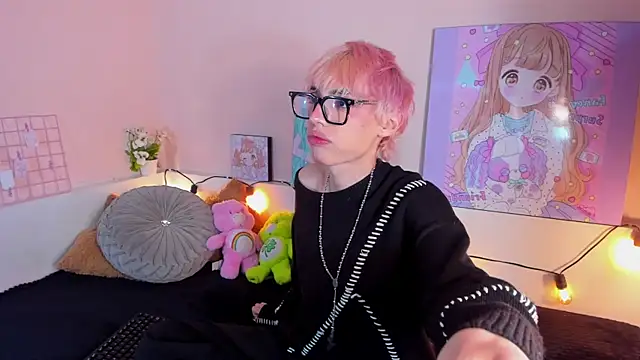 Strawberry Kitty  online show from 10-27-25, 03:32