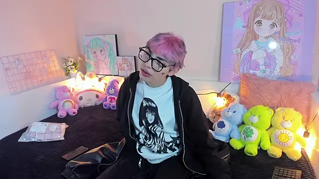 Strawberry Kitty  online show from 11-30-25, 04:05