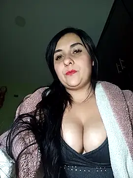 Snapshot of Kymberlaury chatting on 10-28-25, 03:32 Kymberlaury online show from 10-28-25, 03:32