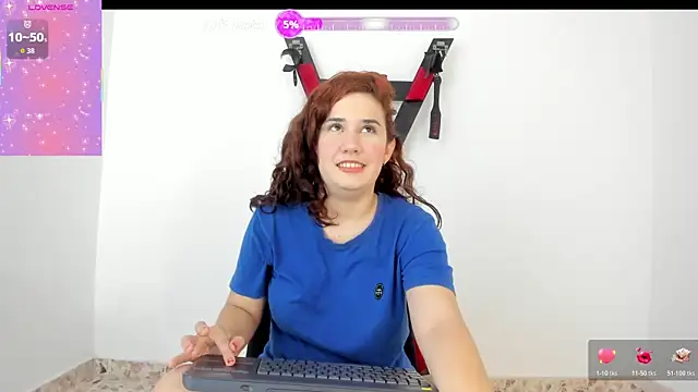 Snapshot of Lily_Red_Butterfly chatting on 10-20-25, 04:02 Lily Red Butterfly online show from 10-20-25, 04:02