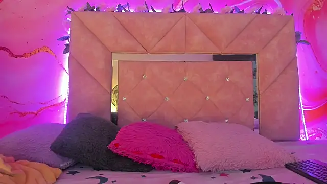 mia  blaze   online show from 01-12-26, 03:01