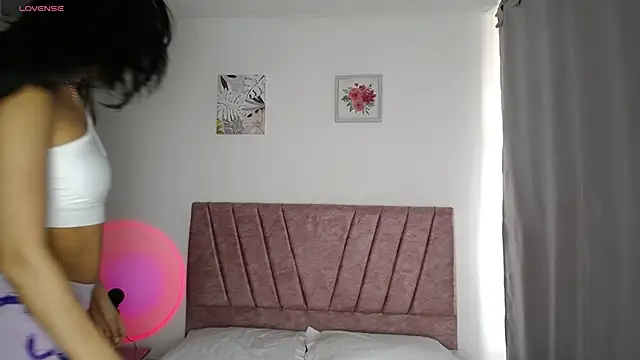 Snapshot of EmmaNova_ chatting on 10-29-25, 03:47 EmmaNova online show from 10-29-25, 03:47