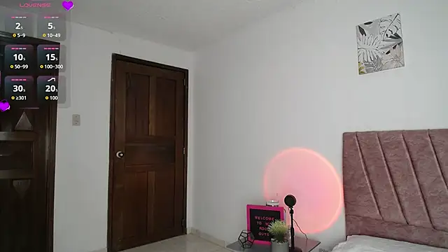 Snapshot of EmmaNova_ chatting on 10-30-25, 04:19 EmmaNova online show from 10-30-25, 04:19