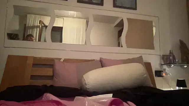 Snapshot of La_bionda0514 chatting on 10-25-25, 04:09 La bionda0514 online show from 10-25-25, 04:09