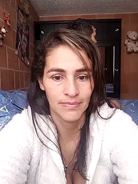 Snapshot of AmeliHoney chatting on 10-19-25, 02:18 AmeliHoney online show from 10-19-25, 02:18