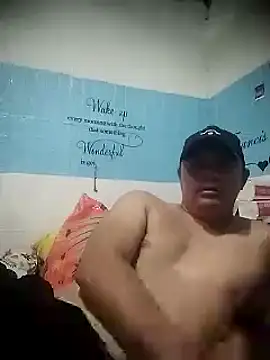 Snapshot of pua16 chatting on 10-18-25, 02:36 pua16 online show from 10-18-25, 02:36