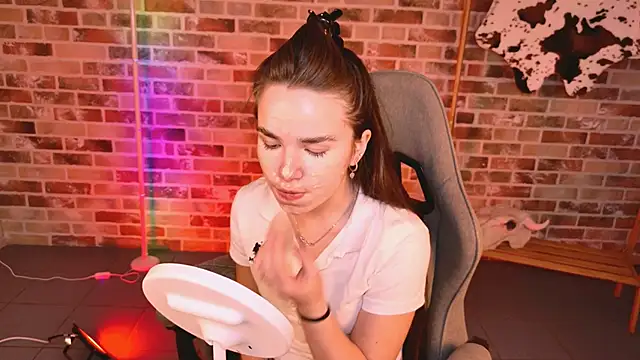 May Bloom online show from 03-19-26, 04:11