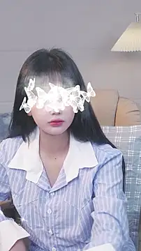 Snapshot of Yiyi_cute chatting on 10-18-25, 06:16 Yiyi cute online show from 10-18-25, 06:16