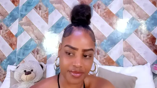Snapshot of gigi_mane chatting on 10-17-25, 07:38 gigi mane online show from 10-17-25, 07:38