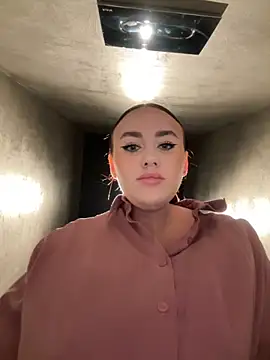 KiraSunshine online show from 10-25-25, 03:25