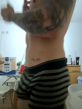 Snapshot of odielofficial chatting on 10-24-25, 02:52 odielofficial online show from 10-24-25, 02:52