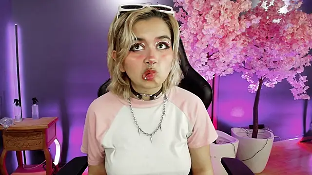 Navier   online show from 11-06-25, 07:48