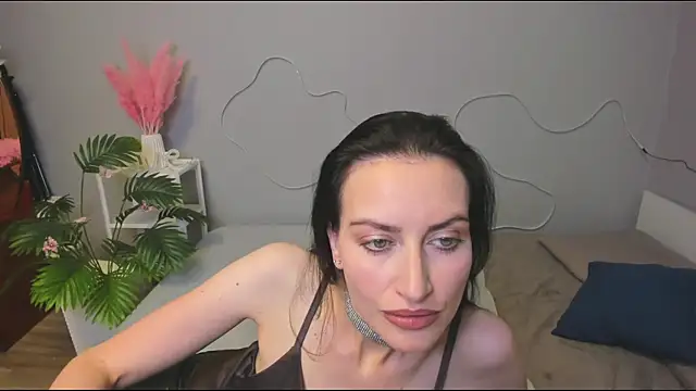 Snapshot of your__queen chatting on 10-19-25, 03:56 your queen online show from 10-19-25, 03:56