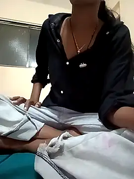 Snapshot of Unique_Girl11 chatting on 10-23-25, 01:21 Unique Girl11 online show from 10-23-25, 01:21