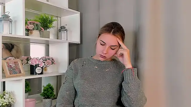 Snapshot of NicolBadena chatting on 10-19-25, 08:59 NicolBadena online show from 10-19-25, 08:59
