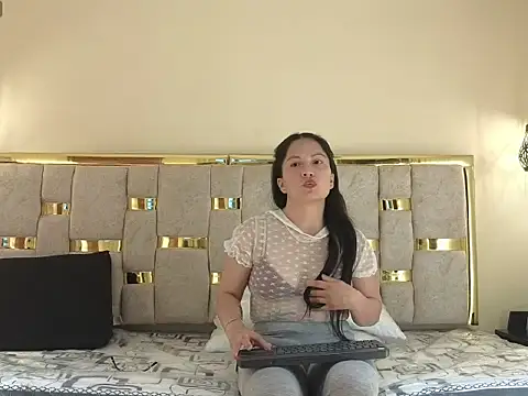 Snapshot of mara_wesley chatting on 10-27-25, 03:43 mara wesley online show from 10-27-25, 03:43