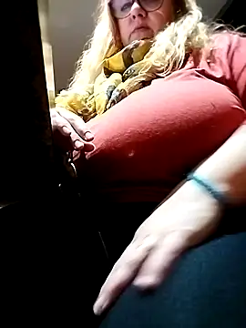 Snapshot of JennyInVegas chatting on 07-15-26, 02:11 JennyInVegas online show from 07-15-26, 02:11