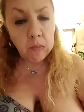 Snapshot of JennyInVegas chatting on 08-08-26, 03:58 JennyInVegas online show from 08-08-26, 03:58