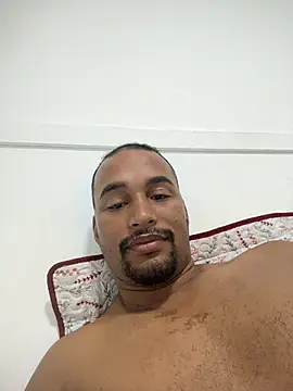 Snapshot of casalbrhot25 chatting on 11-03-25, 02:24 casalbrhot25 online show from 11-03-25, 02:24