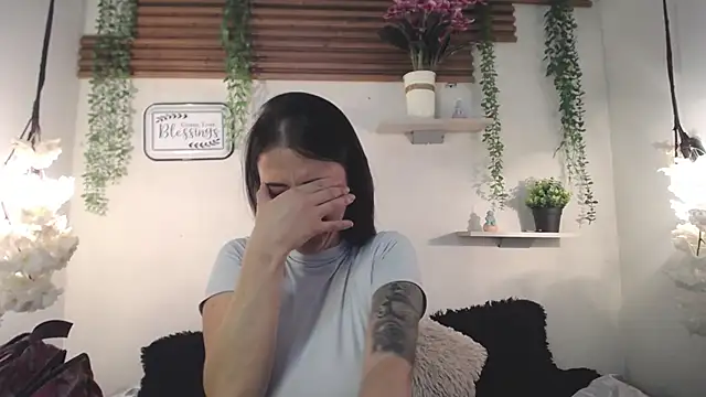 Snapshot of Emma_sweet_hot chatting on 03-05-26, 06:37 Emma sweet hot online show from 03-05-26, 06:37