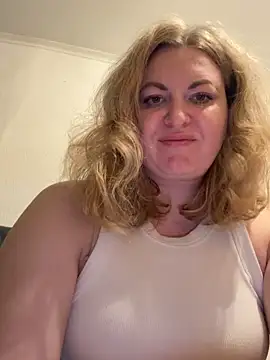 Snapshot of Amelia-Diamond chatting on 11-17-25, 06:41 Amelia-Diamond online show from 11-17-25, 06:41