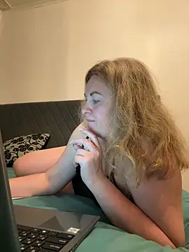 Amelia-Diamond online show from 11-30-25, 11:20