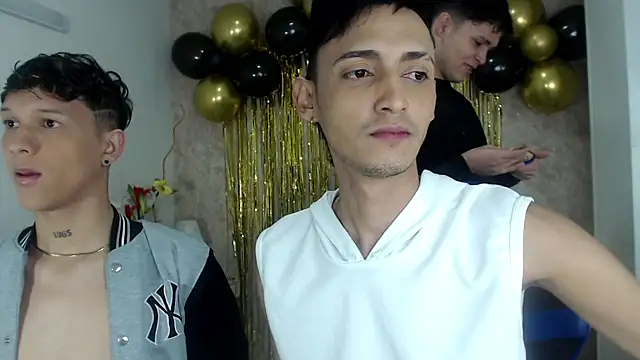 Snapshot of 3Boys_OneDream chatting on 10-18-25, 01:45 3Boys OneDream online show from 10-18-25, 01:45